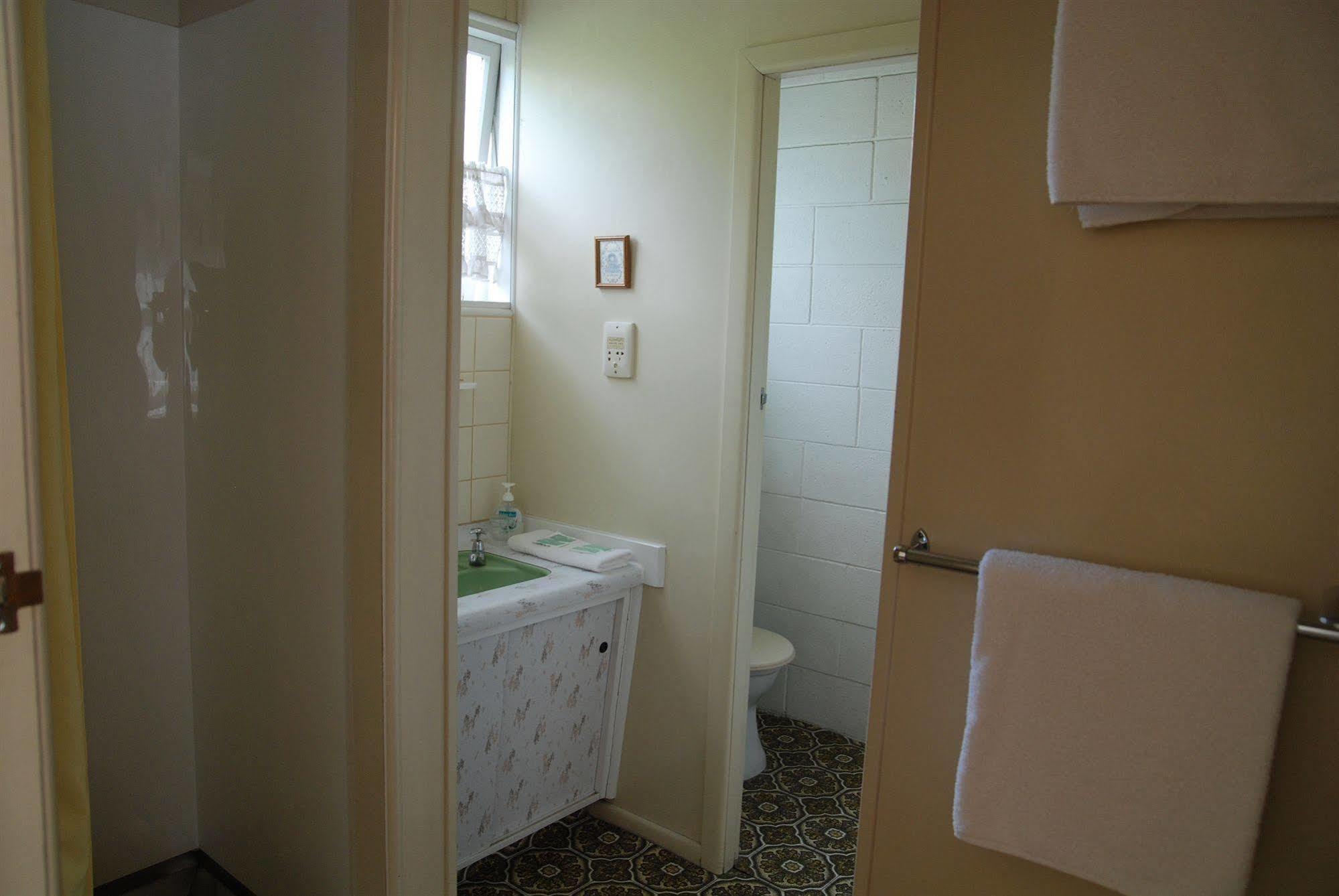Manhattan Lodge Motel Hamilton Bagian luar foto